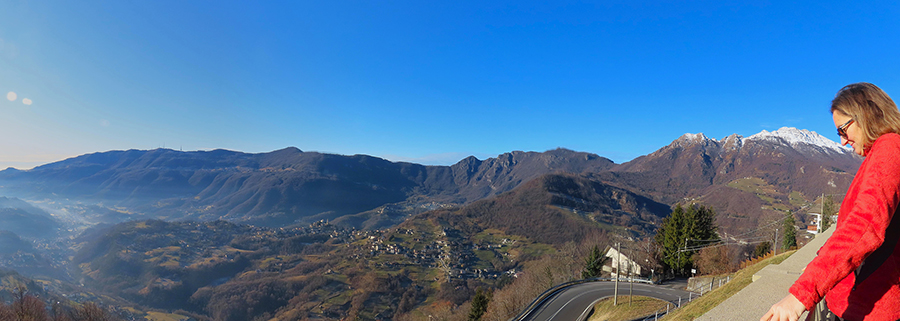 Dalla chiesa di Fuipiano ampia vista panoramica sulla Valle Imagna